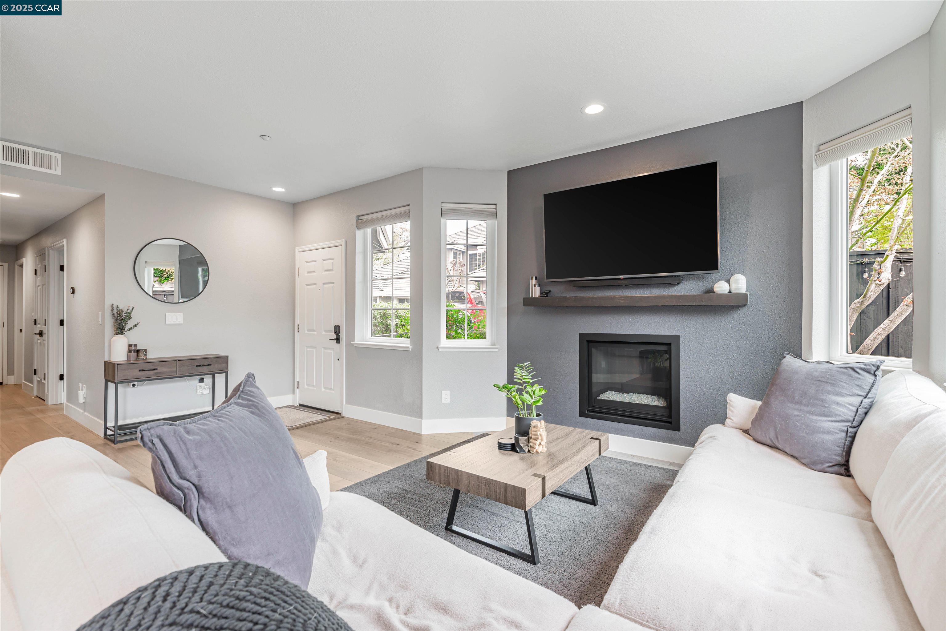 Detail Gallery Image 5 of 31 For 62 Danville Oak Pl, Danville,  CA 94526 - 2 Beds | 2 Baths