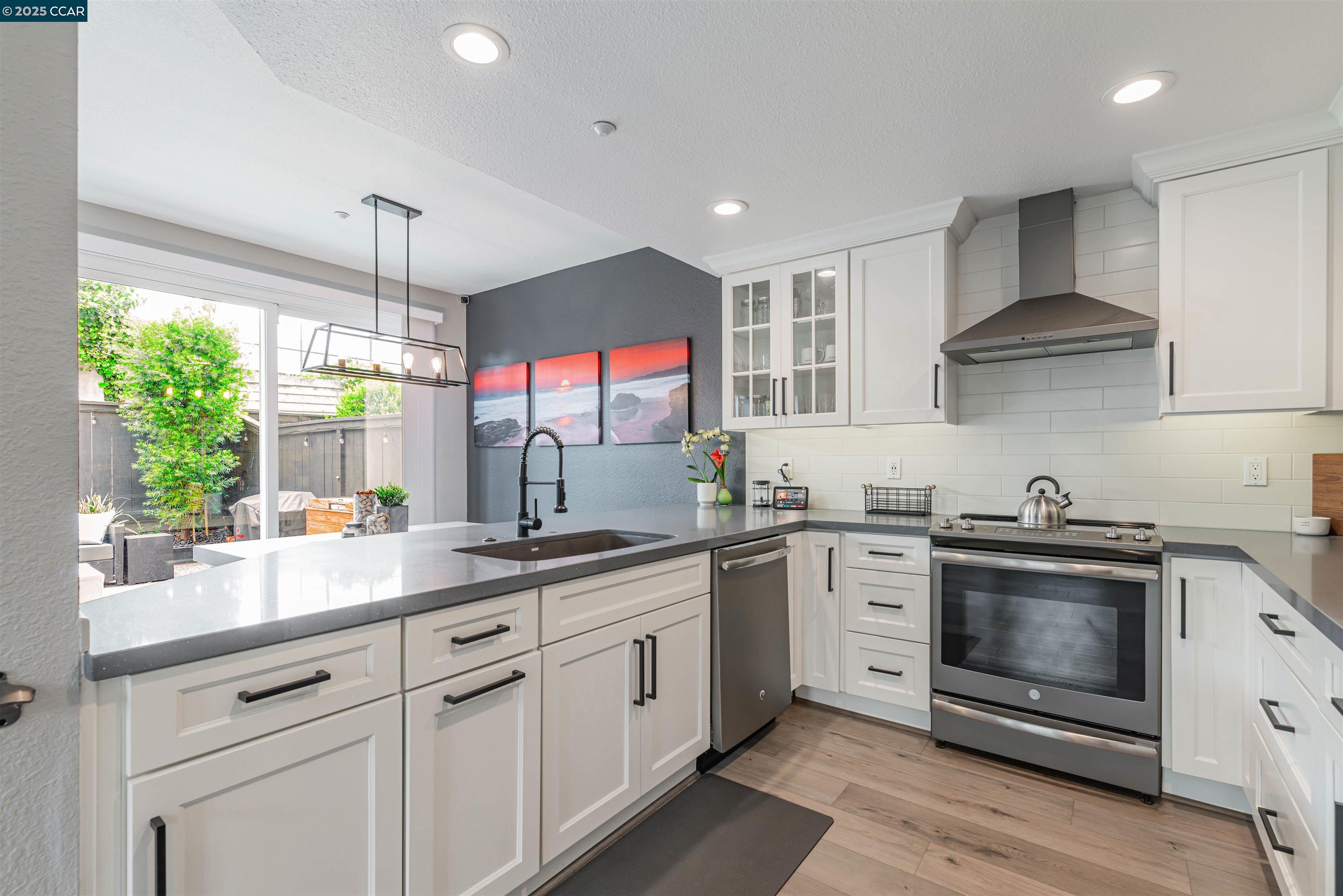 Detail Gallery Image 6 of 31 For 62 Danville Oak Pl, Danville,  CA 94526 - 2 Beds | 2 Baths