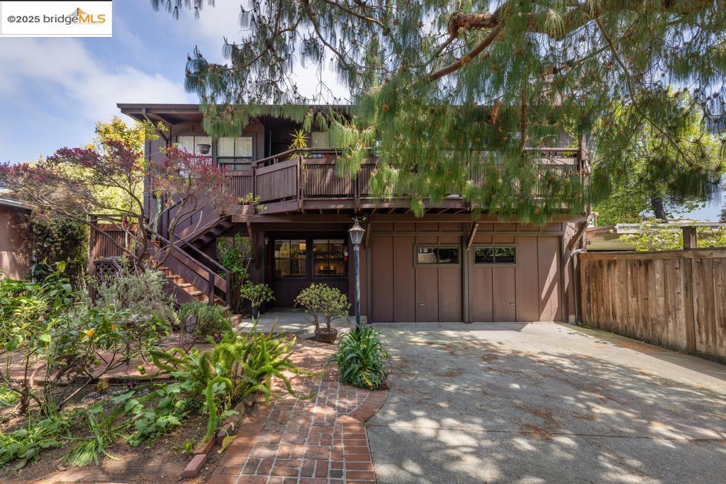 Browse active condo listings in ELMWOOD