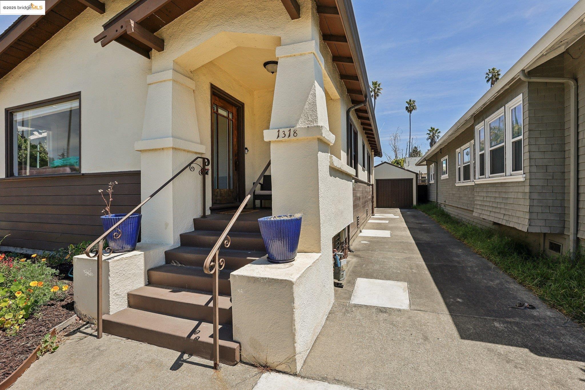 Detail Gallery Image 1 of 40 For 1318 8th St, Alameda,  CA 94501 - 2 Beds | 1/1 Baths