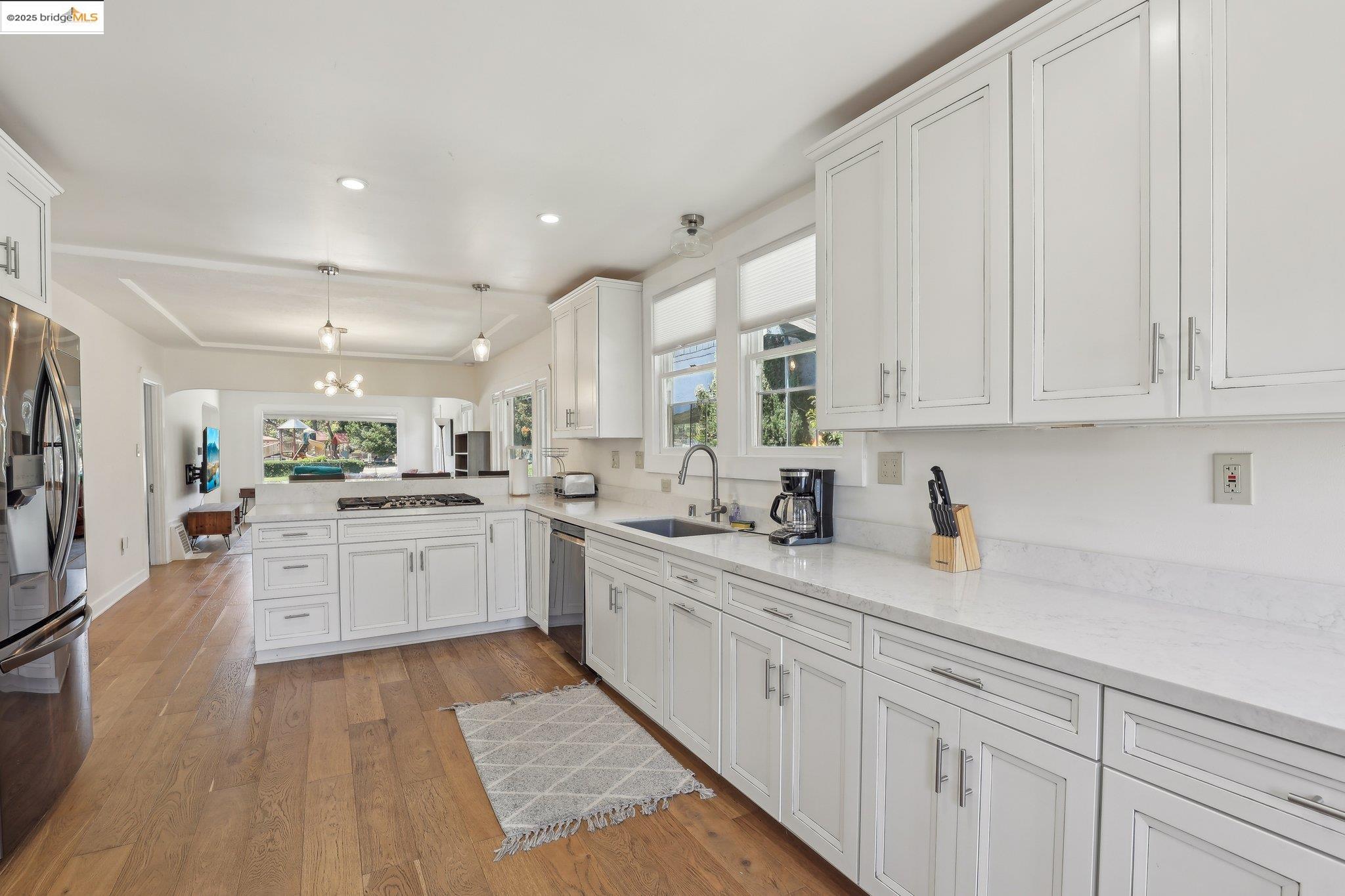 Detail Gallery Image 11 of 40 For 1318 8th St, Alameda,  CA 94501 - 2 Beds | 1/1 Baths