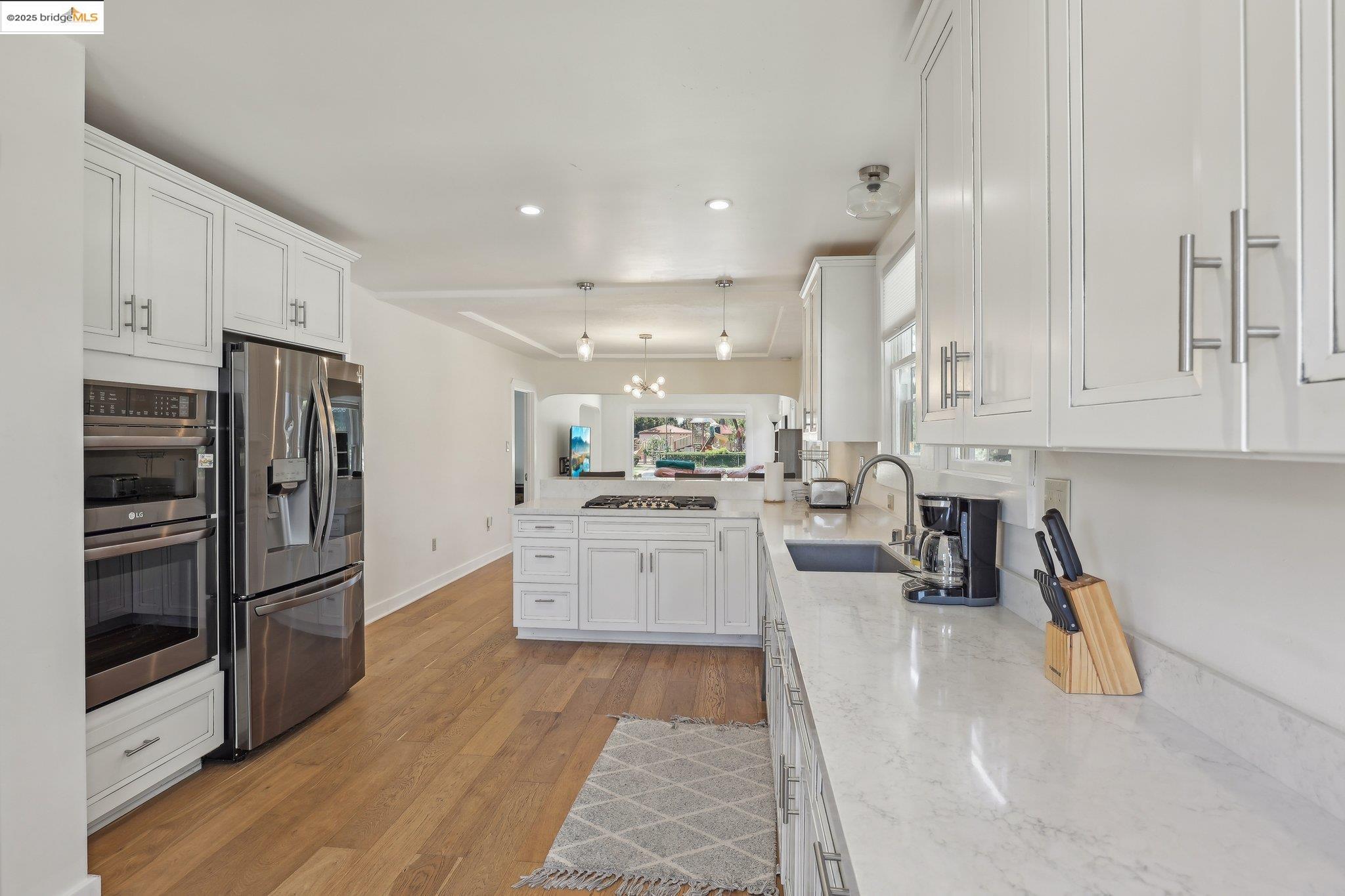 Detail Gallery Image 12 of 40 For 1318 8th St, Alameda,  CA 94501 - 2 Beds | 1/1 Baths