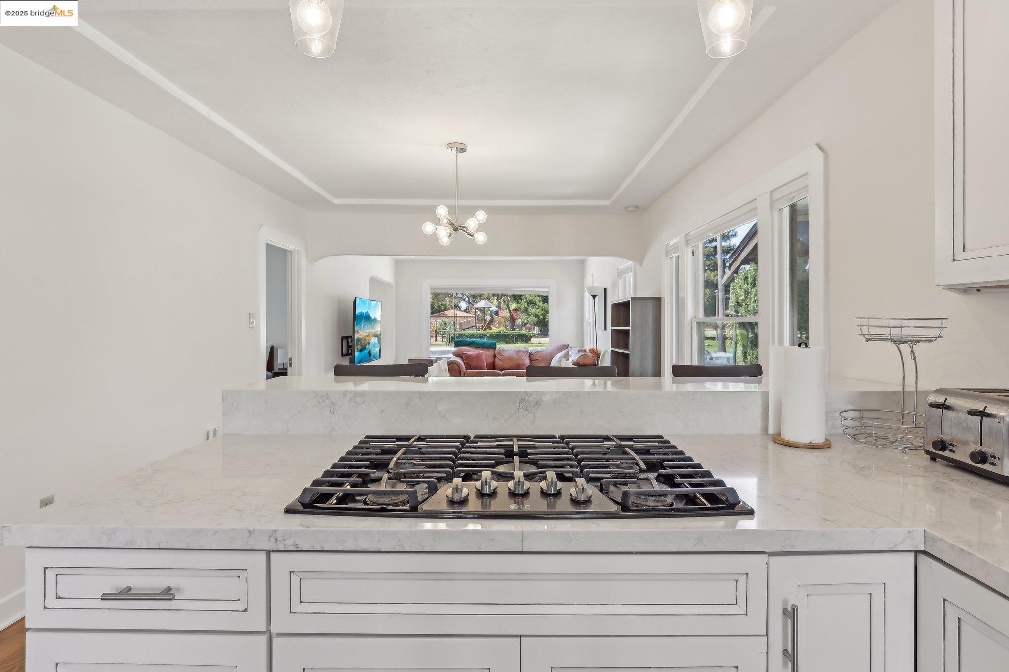 Detail Gallery Image 14 of 40 For 1318 8th St, Alameda,  CA 94501 - 2 Beds | 1/1 Baths
