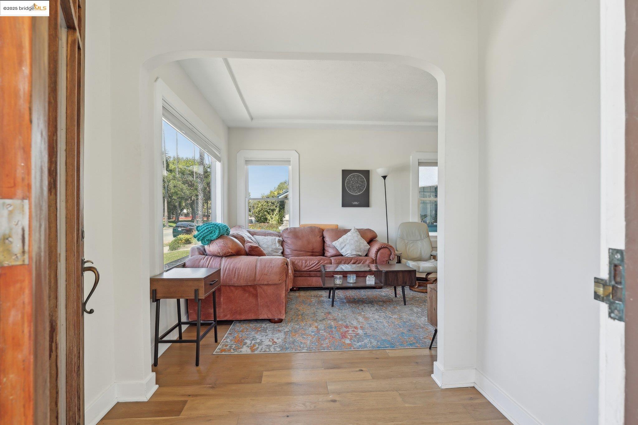 Detail Gallery Image 3 of 40 For 1318 8th St, Alameda,  CA 94501 - 2 Beds | 1/1 Baths