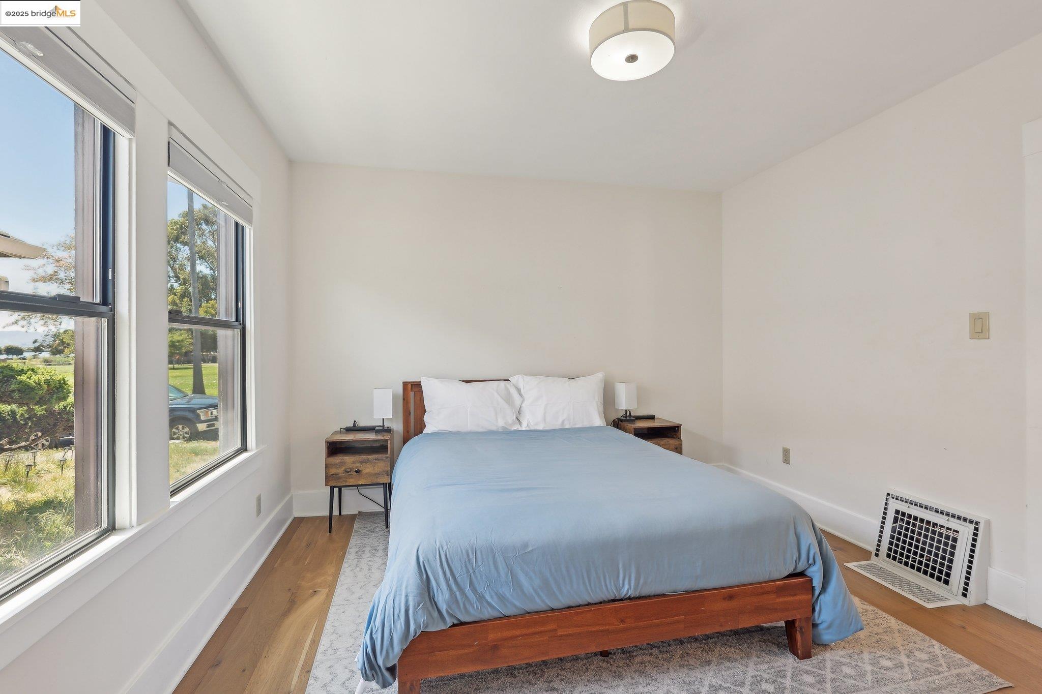 Detail Gallery Image 23 of 40 For 1318 8th St, Alameda,  CA 94501 - 2 Beds | 1/1 Baths