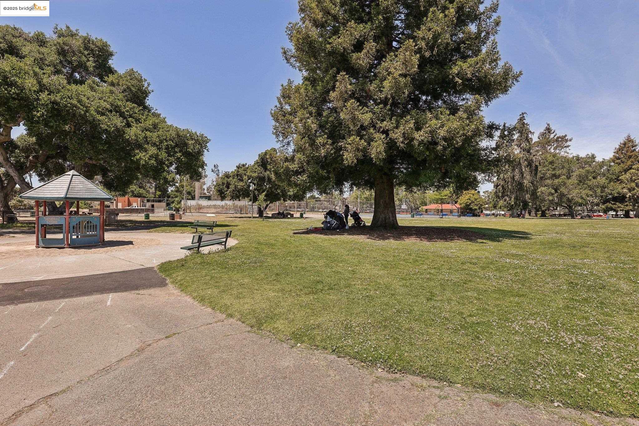 Detail Gallery Image 28 of 40 For 1318 8th St, Alameda,  CA 94501 - 2 Beds | 1/1 Baths