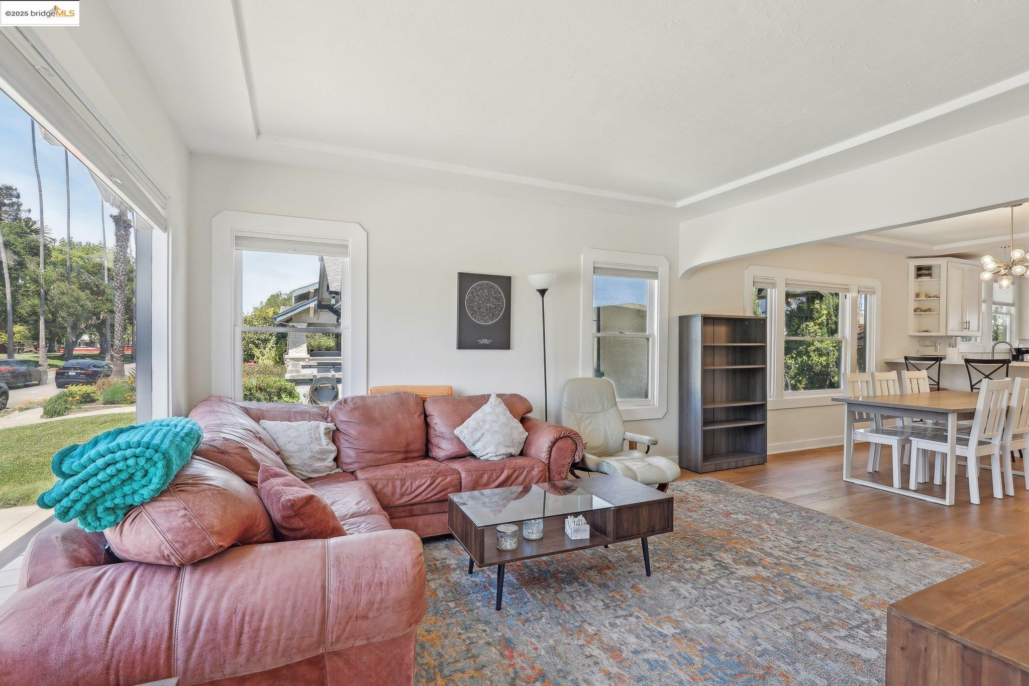 Detail Gallery Image 4 of 40 For 1318 8th St, Alameda,  CA 94501 - 2 Beds | 1/1 Baths