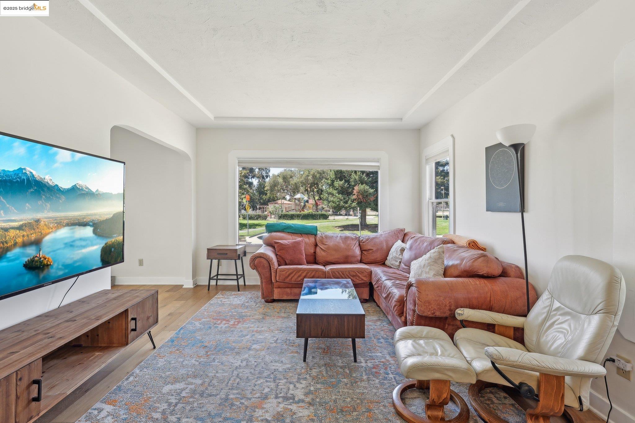 Detail Gallery Image 6 of 40 For 1318 8th St, Alameda,  CA 94501 - 2 Beds | 1/1 Baths