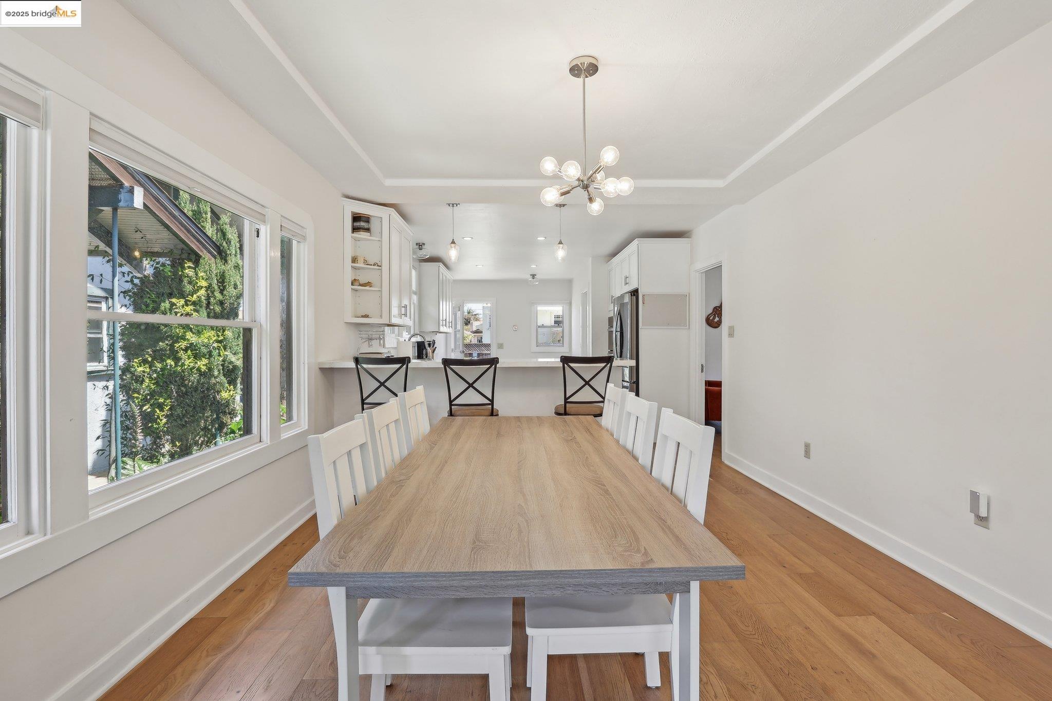 Detail Gallery Image 7 of 40 For 1318 8th St, Alameda,  CA 94501 - 2 Beds | 1/1 Baths