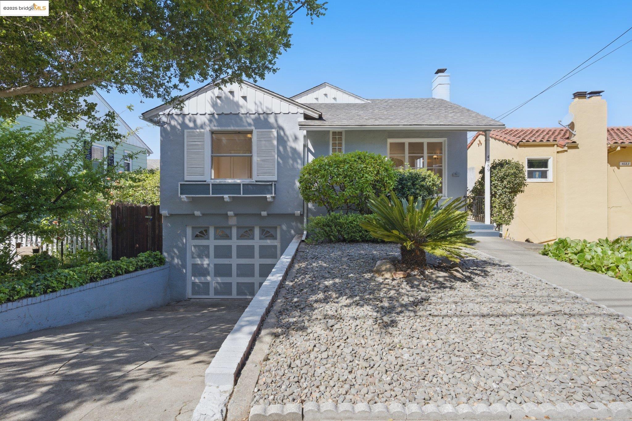Detail Gallery Image 1 of 21 For 4689 Reinhardt Dr, Oakland,  CA 94619 - 4 Beds | 2 Baths