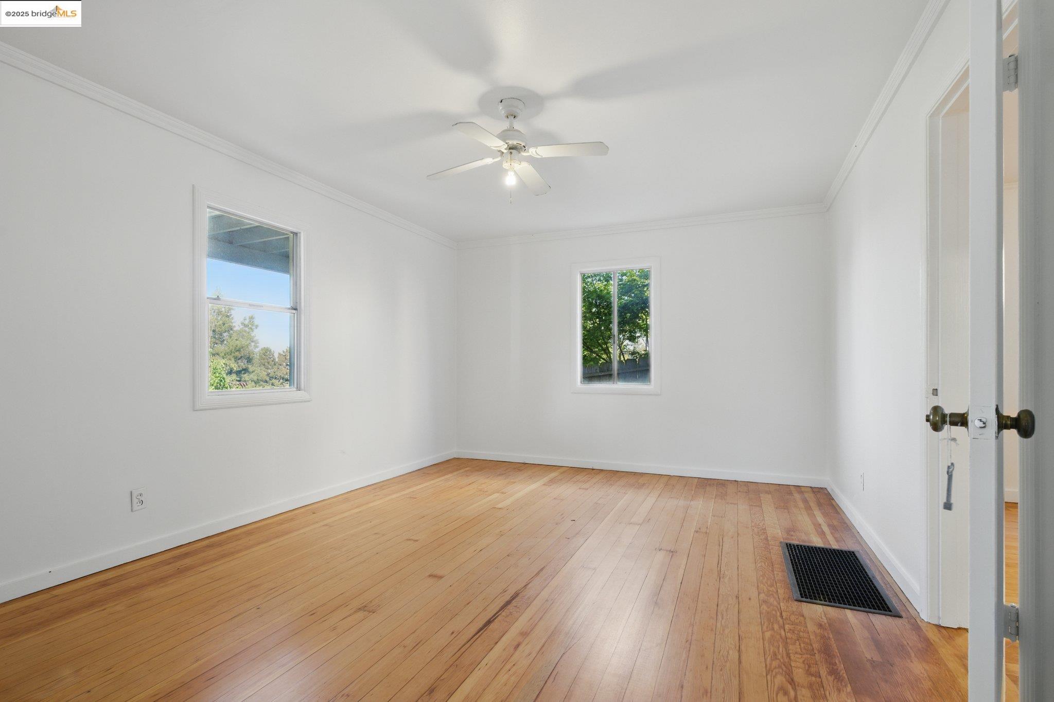 Detail Gallery Image 11 of 21 For 4689 Reinhardt Dr, Oakland,  CA 94619 - 4 Beds | 2 Baths