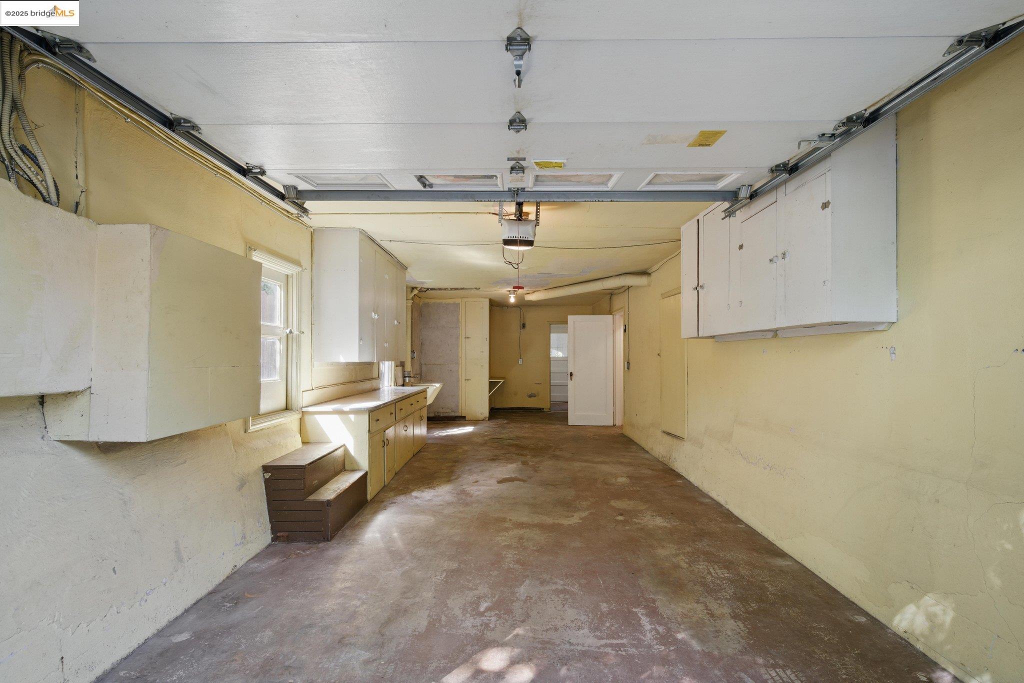 Detail Gallery Image 16 of 21 For 4689 Reinhardt Dr, Oakland,  CA 94619 - 4 Beds | 2 Baths