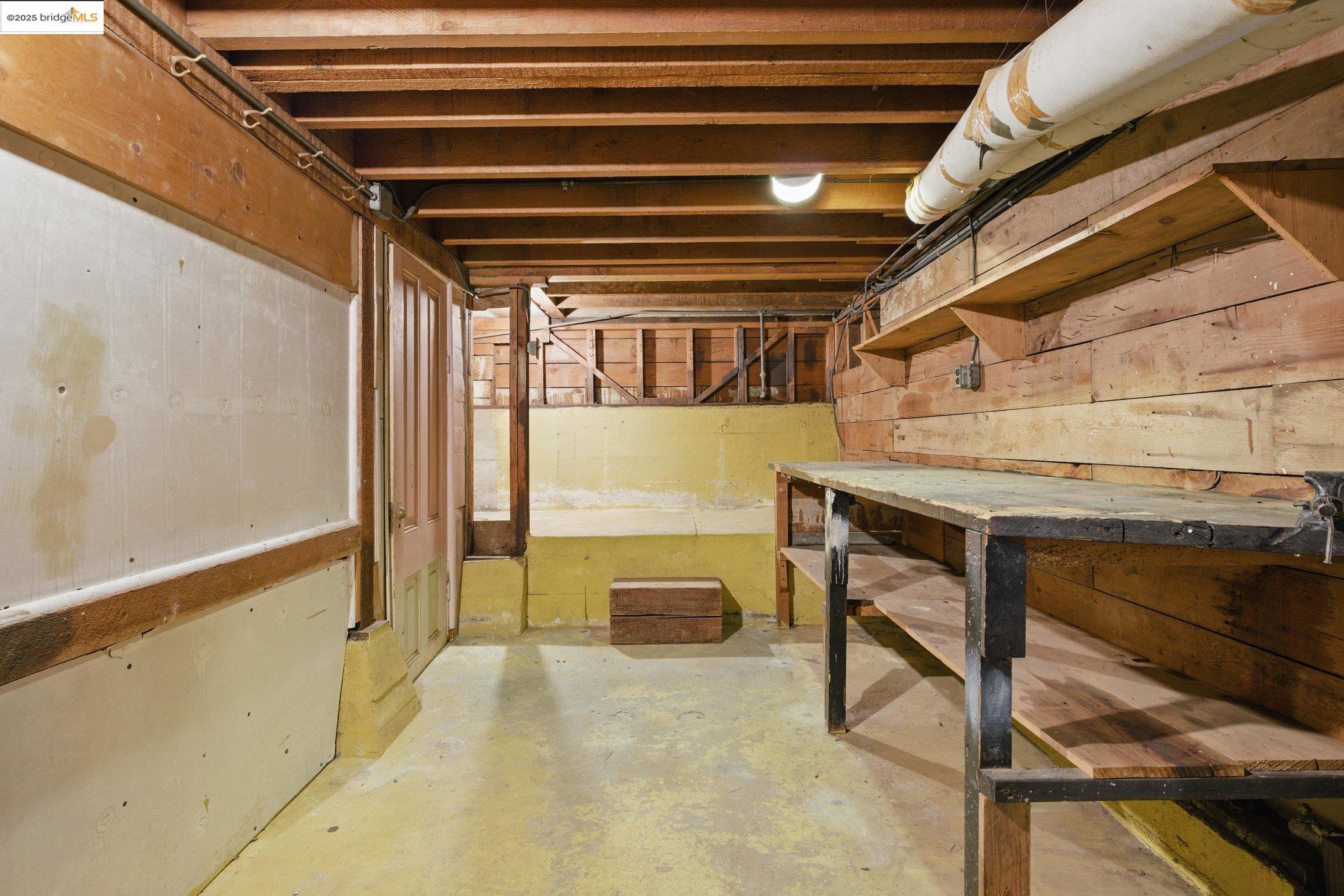 Detail Gallery Image 18 of 21 For 4689 Reinhardt Dr, Oakland,  CA 94619 - 4 Beds | 2 Baths