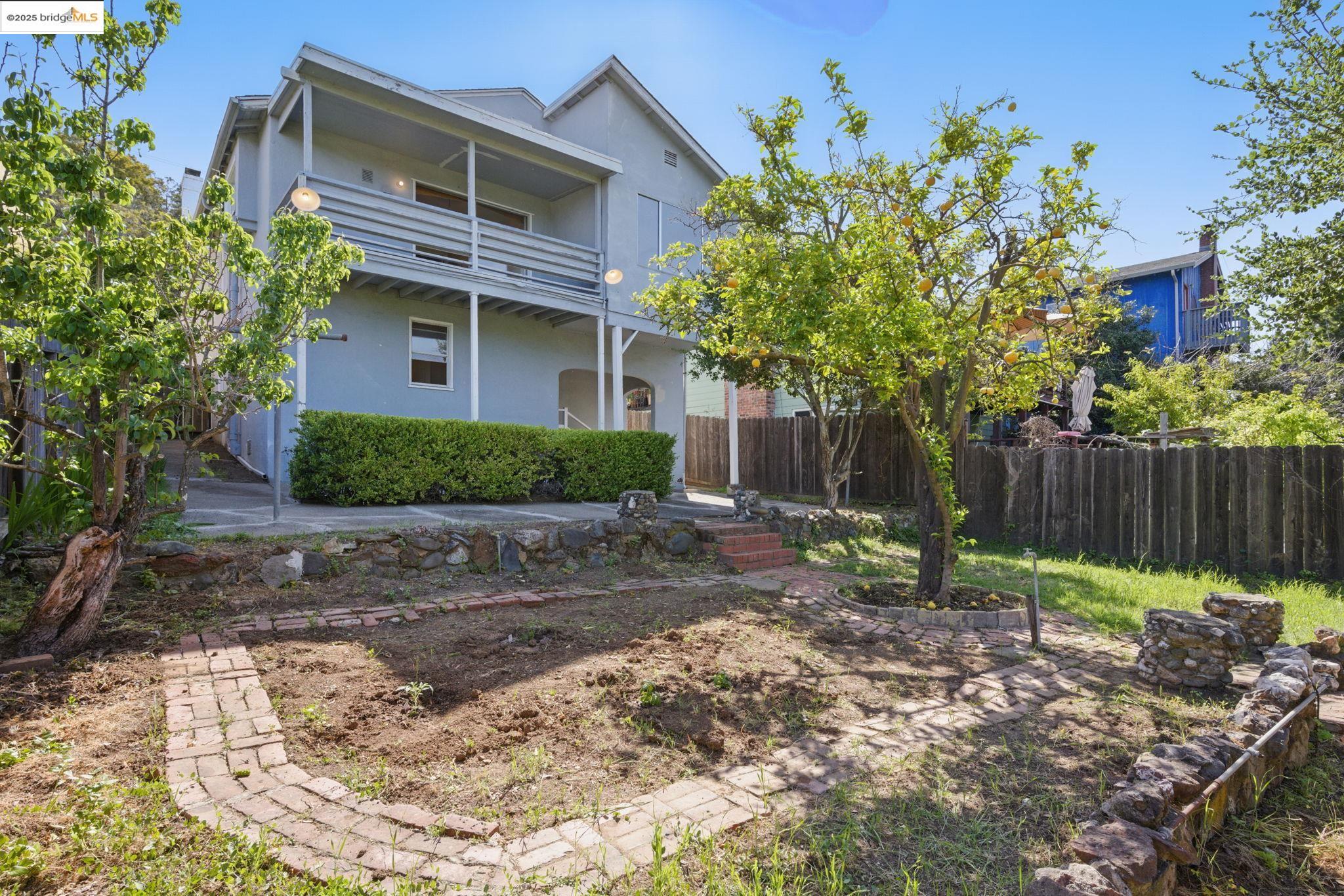 Detail Gallery Image 20 of 21 For 4689 Reinhardt Dr, Oakland,  CA 94619 - 4 Beds | 2 Baths