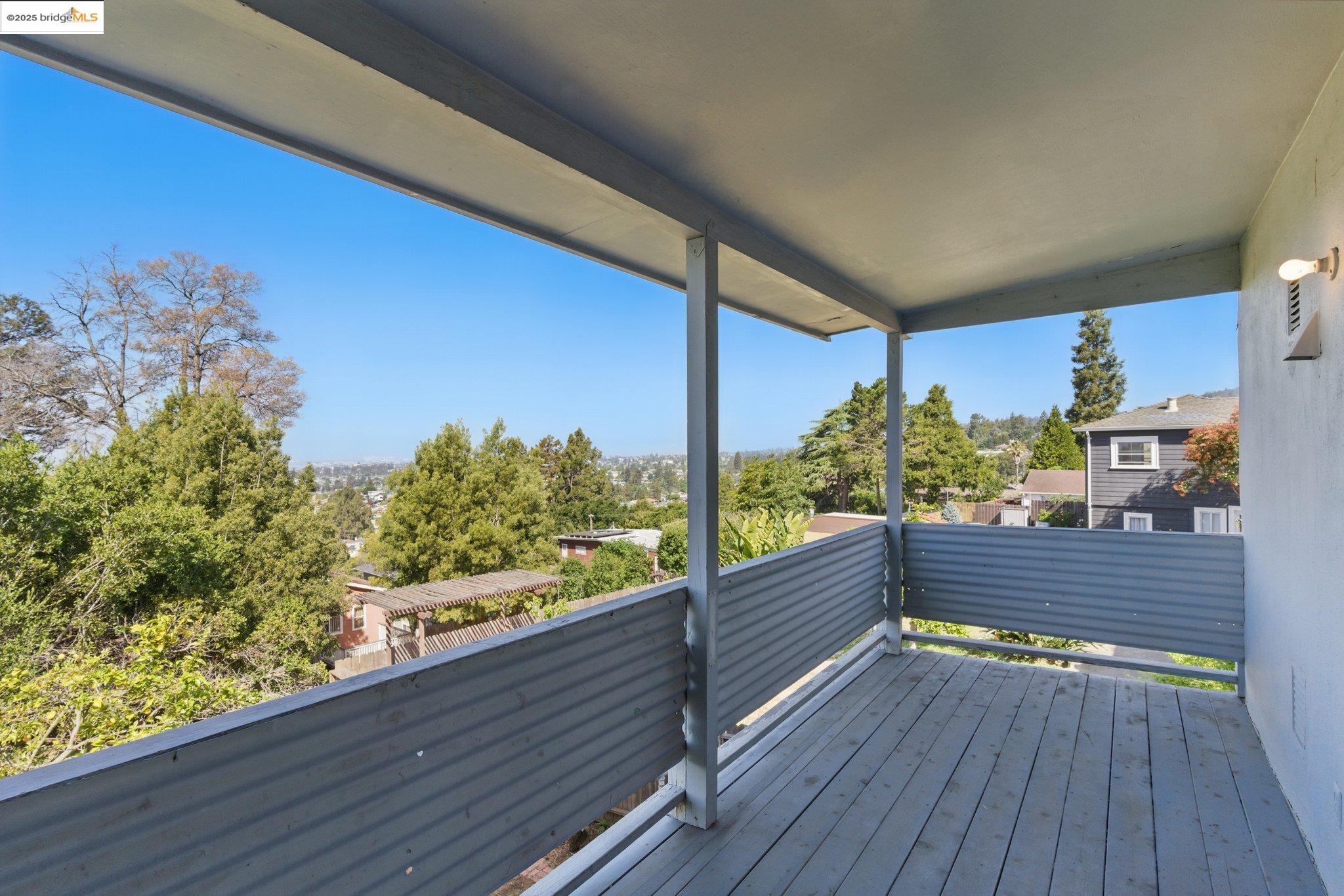 Detail Gallery Image 7 of 21 For 4689 Reinhardt Dr, Oakland,  CA 94619 - 4 Beds | 2 Baths
