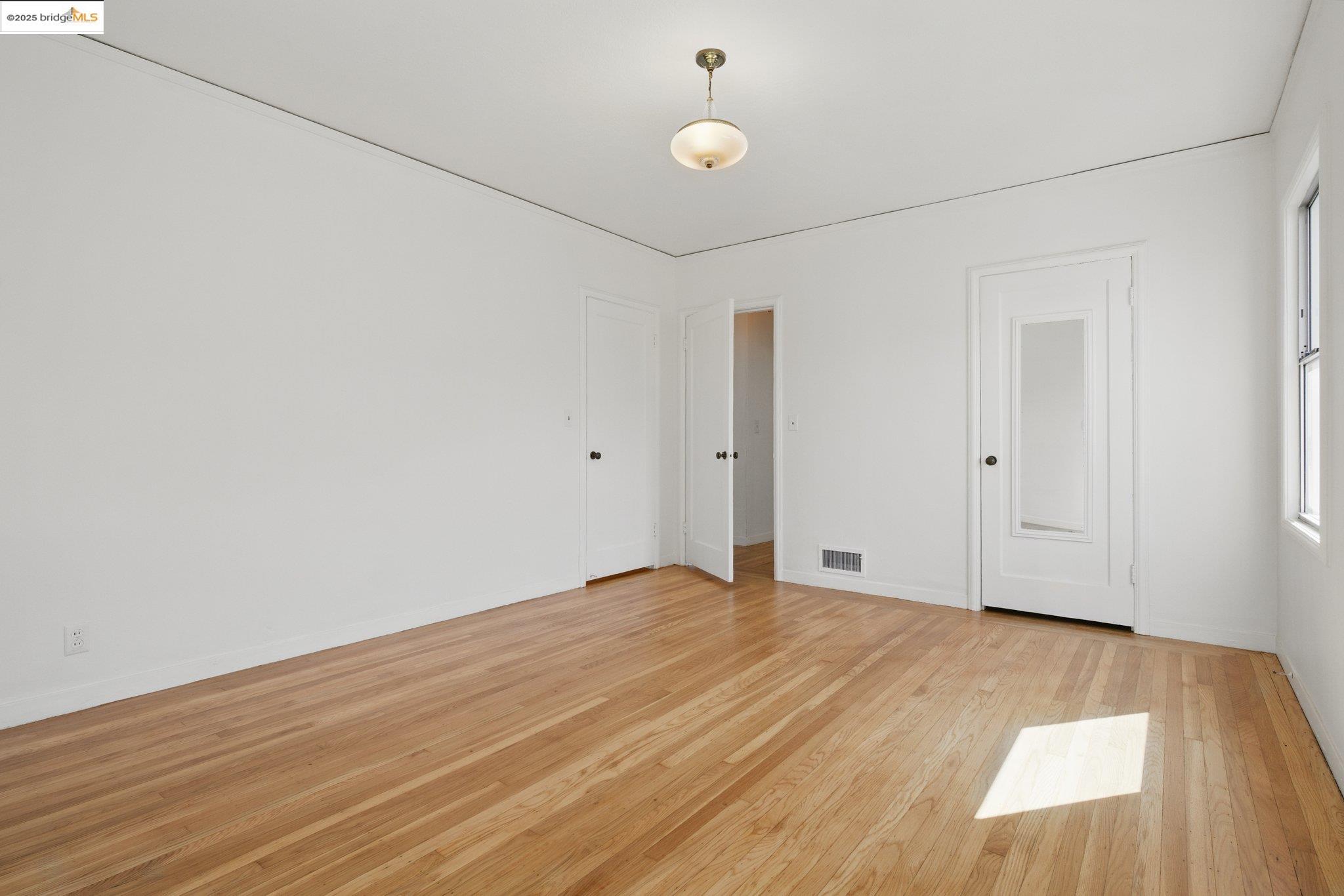 Detail Gallery Image 9 of 21 For 4689 Reinhardt Dr, Oakland,  CA 94619 - 4 Beds | 2 Baths