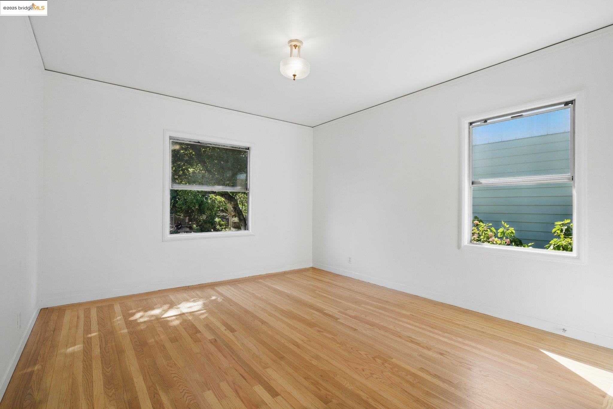 Detail Gallery Image 10 of 21 For 4689 Reinhardt Dr, Oakland,  CA 94619 - 4 Beds | 2 Baths