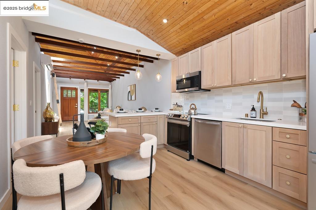 Detail Gallery Image 15 of 60 For 1215 55th St, Oakland,  CA 94608 - 2 Beds | 2 Baths