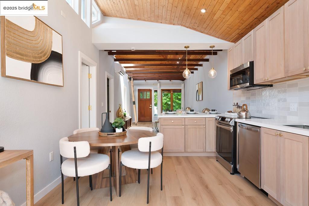 Detail Gallery Image 17 of 60 For 1215 55th St, Oakland,  CA 94608 - 2 Beds | 2 Baths