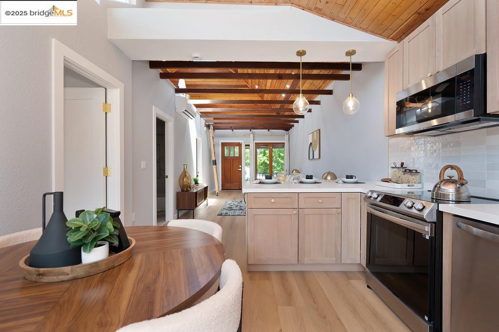 Detail Gallery Image 18 of 60 For 1215 55th St, Oakland,  CA 94608 - 2 Beds | 2 Baths
