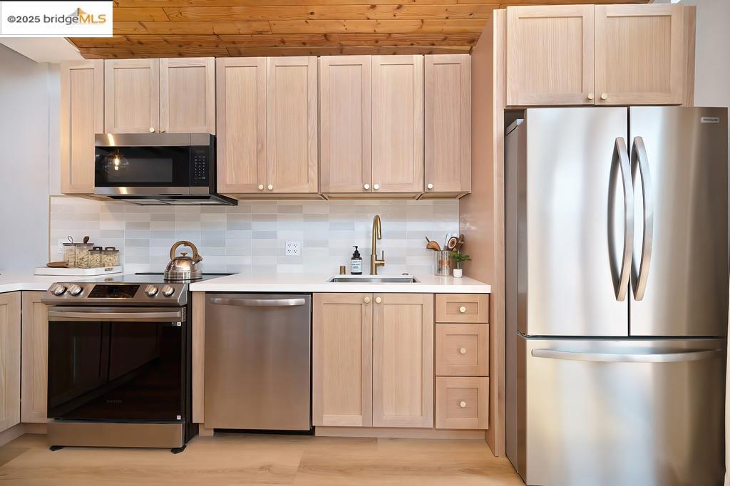 Detail Gallery Image 23 of 60 For 1215 55th St, Oakland,  CA 94608 - 2 Beds | 2 Baths