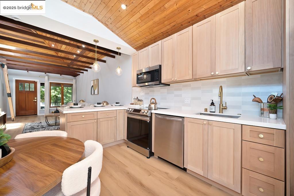 Detail Gallery Image 24 of 60 For 1215 55th St, Oakland,  CA 94608 - 2 Beds | 2 Baths