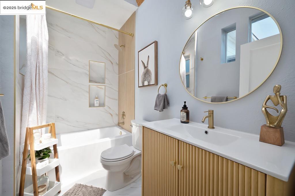 Detail Gallery Image 36 of 60 For 1215 55th St, Oakland,  CA 94608 - 2 Beds | 2 Baths