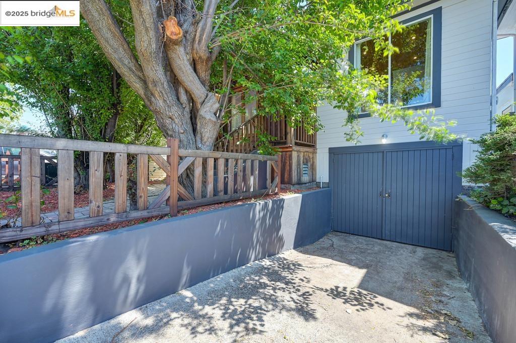 Detail Gallery Image 58 of 60 For 1215 55th St, Oakland,  CA 94608 - 2 Beds | 2 Baths