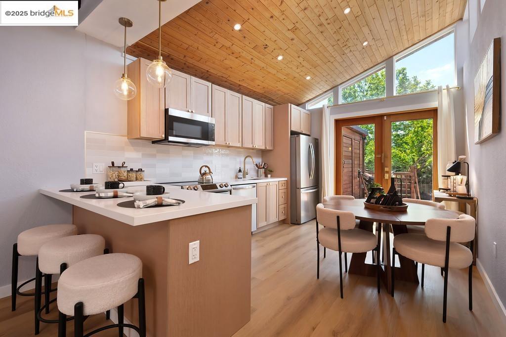 Detail Gallery Image 7 of 60 For 1215 55th St, Oakland,  CA 94608 - 2 Beds | 2 Baths