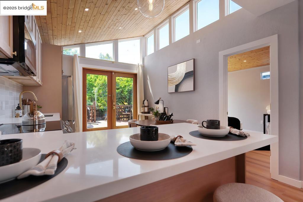 Detail Gallery Image 8 of 60 For 1215 55th St, Oakland,  CA 94608 - 2 Beds | 2 Baths