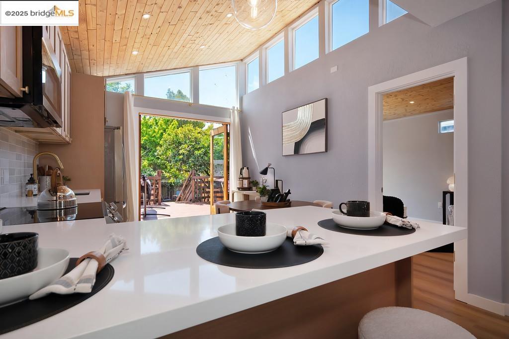 Detail Gallery Image 9 of 60 For 1215 55th St, Oakland,  CA 94608 - 2 Beds | 2 Baths