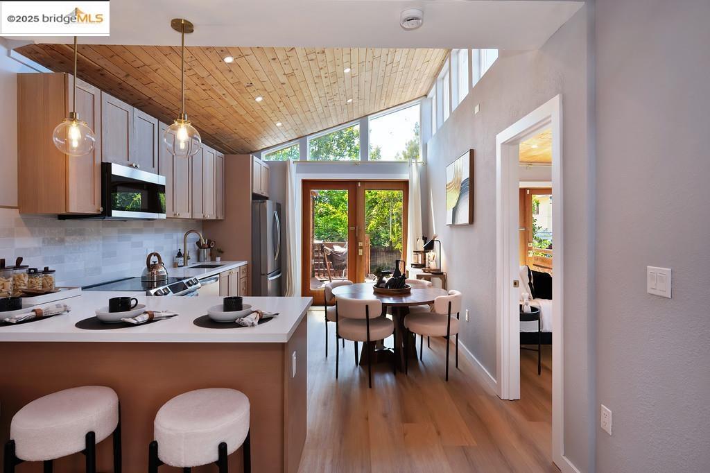 Detail Gallery Image 10 of 60 For 1215 55th St, Oakland,  CA 94608 - 2 Beds | 2 Baths