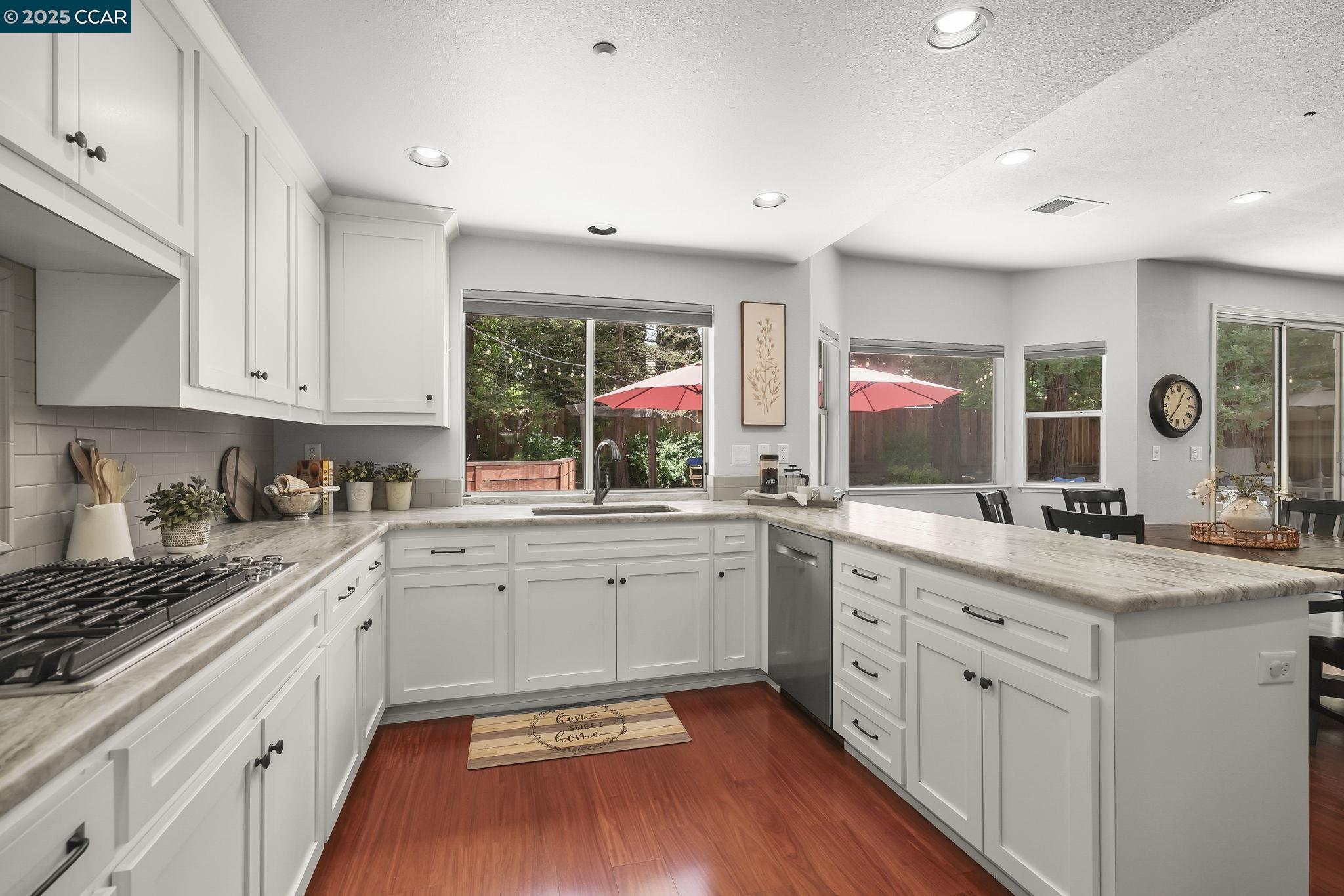 Detail Gallery Image 6 of 22 For 737 Alison Cir, Livermore,  CA 94550 - 4 Beds | 3 Baths