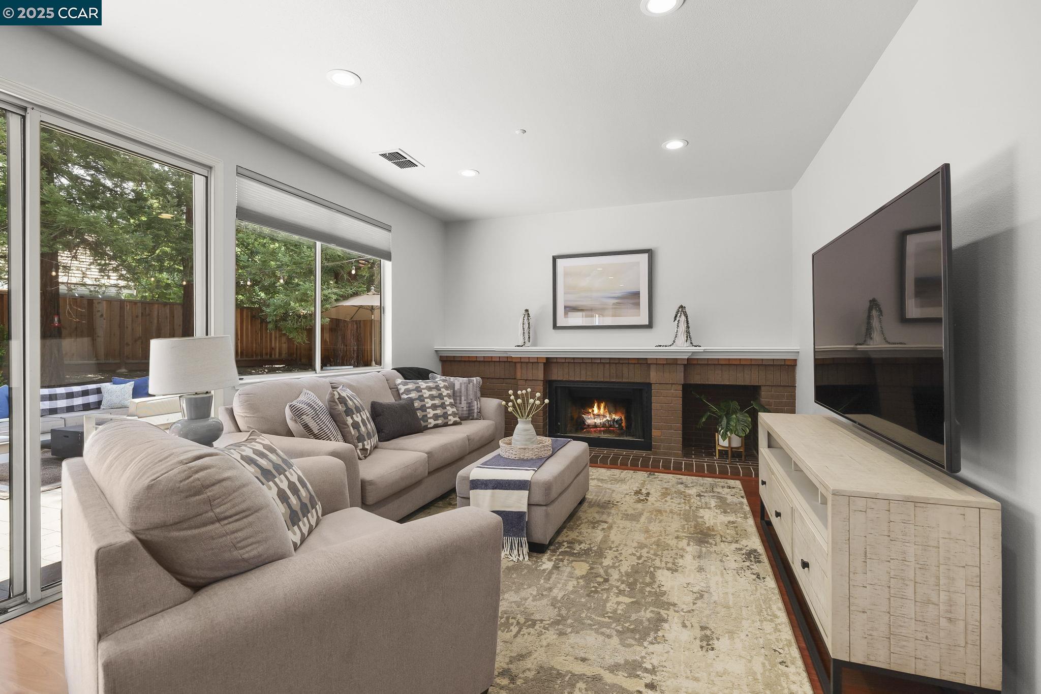 Detail Gallery Image 8 of 22 For 737 Alison Cir, Livermore,  CA 94550 - 4 Beds | 3 Baths