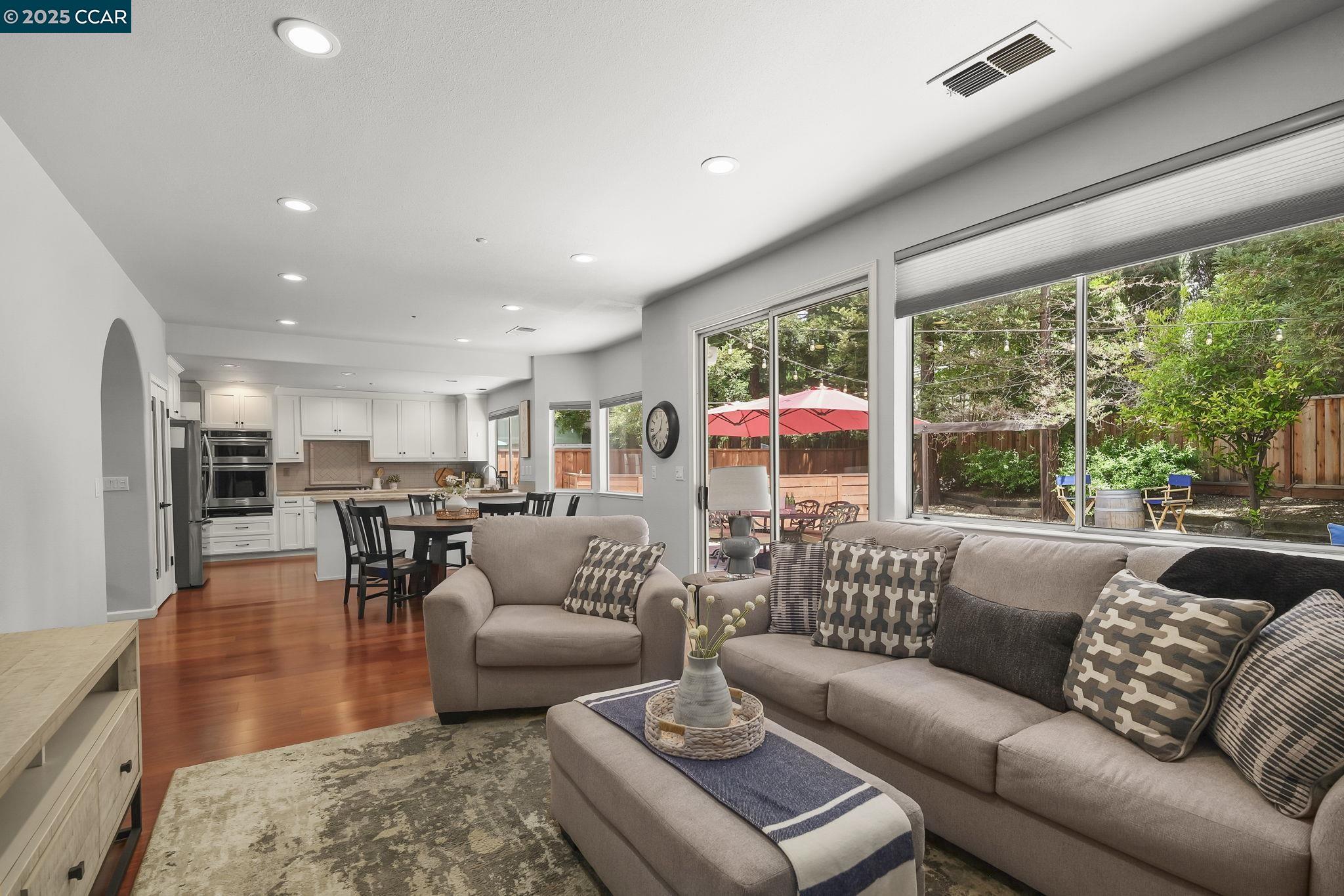 Detail Gallery Image 9 of 22 For 737 Alison Cir, Livermore,  CA 94550 - 4 Beds | 3 Baths