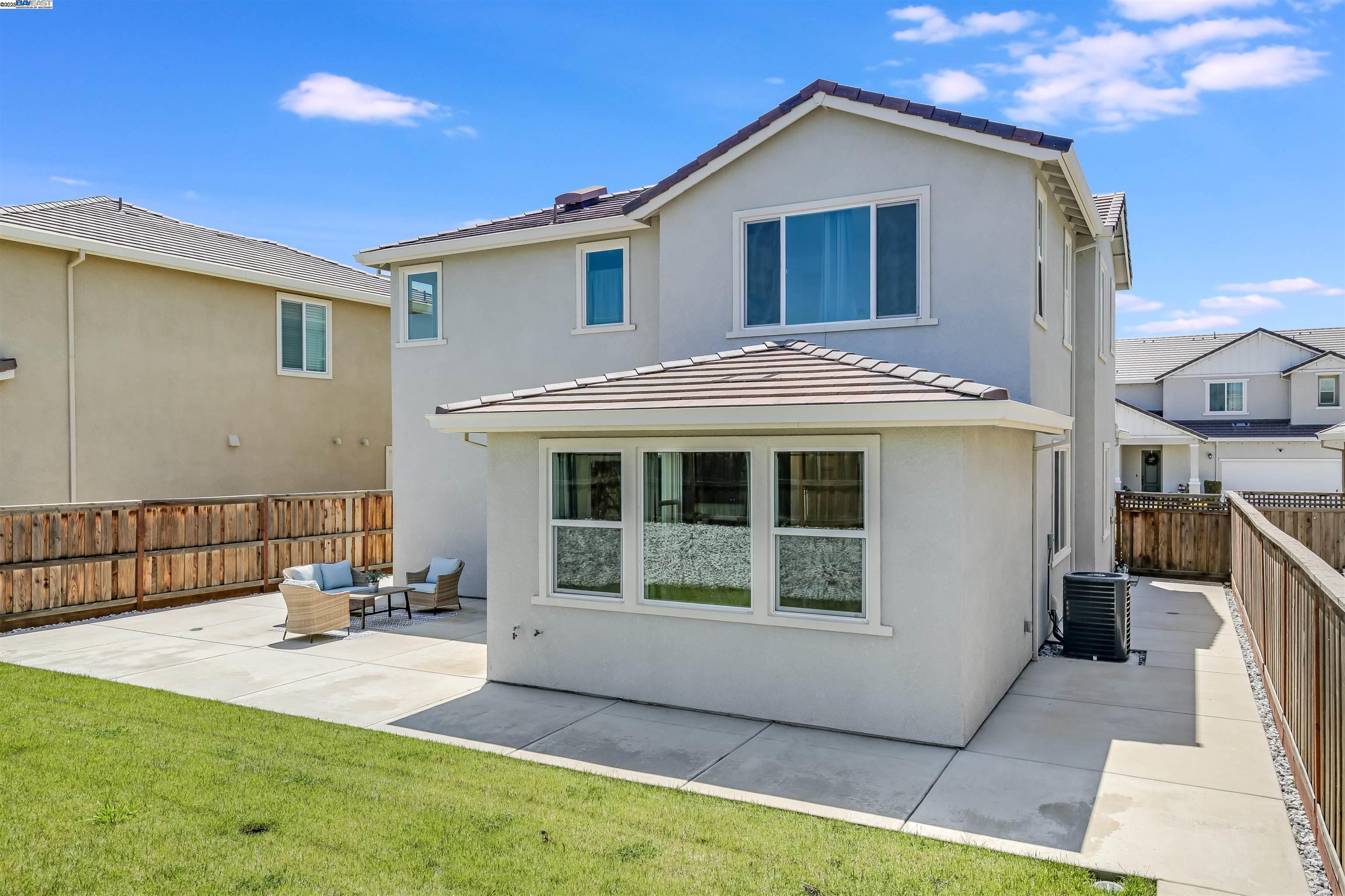 Detail Gallery Image 4 of 28 For 1515 Garden Farms Ave, Lathrop,  CA 95330 - 4 Beds | 3 Baths