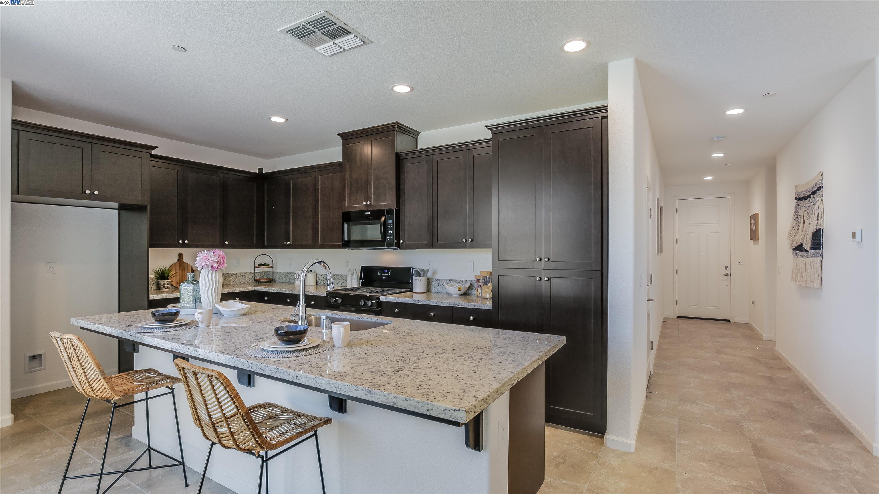 Detail Gallery Image 9 of 28 For 1515 Garden Farms Ave, Lathrop,  CA 95330 - 4 Beds | 3 Baths