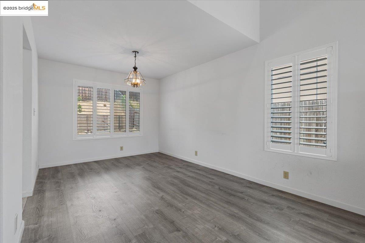 Detail Gallery Image 4 of 24 For 238 Genoa Court, Vallejo,  CA 94589 - 3 Beds | 2/1 Baths