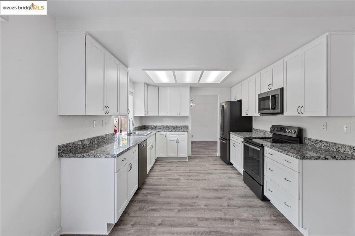 Detail Gallery Image 8 of 24 For 238 Genoa Court, Vallejo,  CA 94589 - 3 Beds | 2/1 Baths