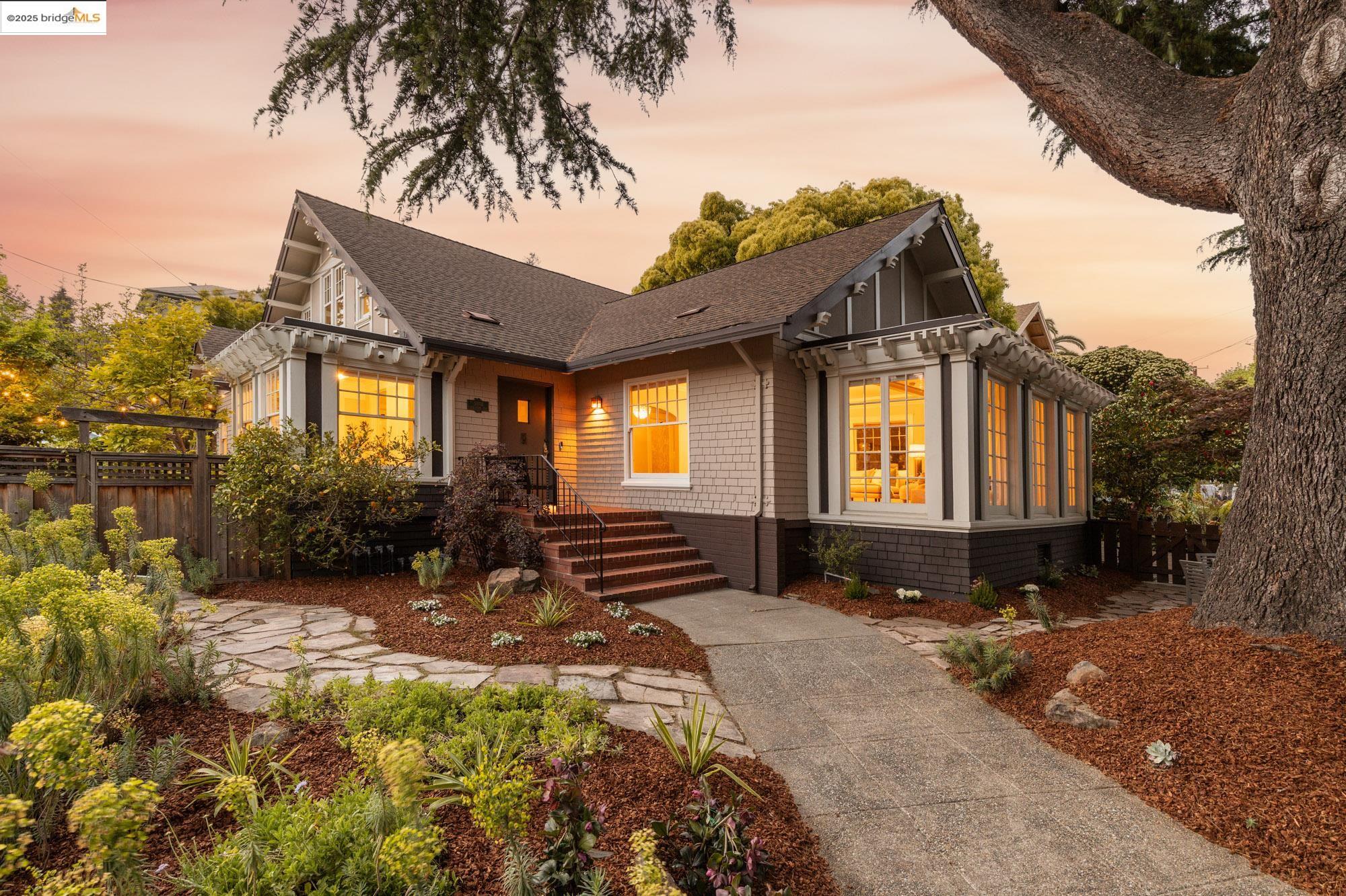 Detail Gallery Image 1 of 59 For 3801 Lakeshore Ave, Oakland,  CA 94610 - 4 Beds | 2/1 Baths