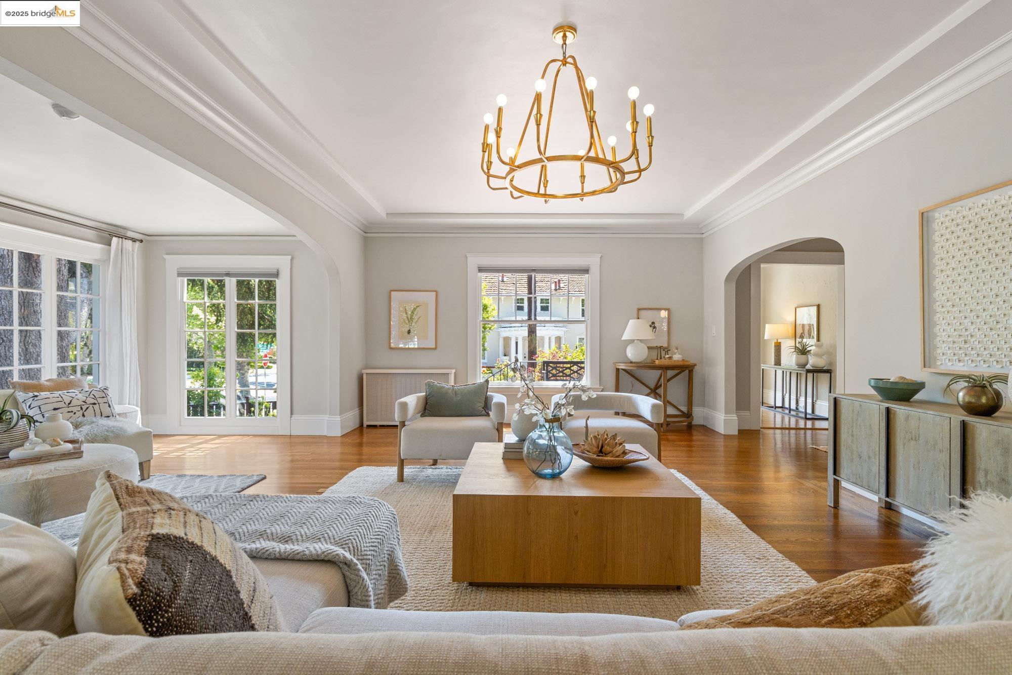 Detail Gallery Image 12 of 59 For 3801 Lakeshore Ave, Oakland,  CA 94610 - 4 Beds | 2/1 Baths