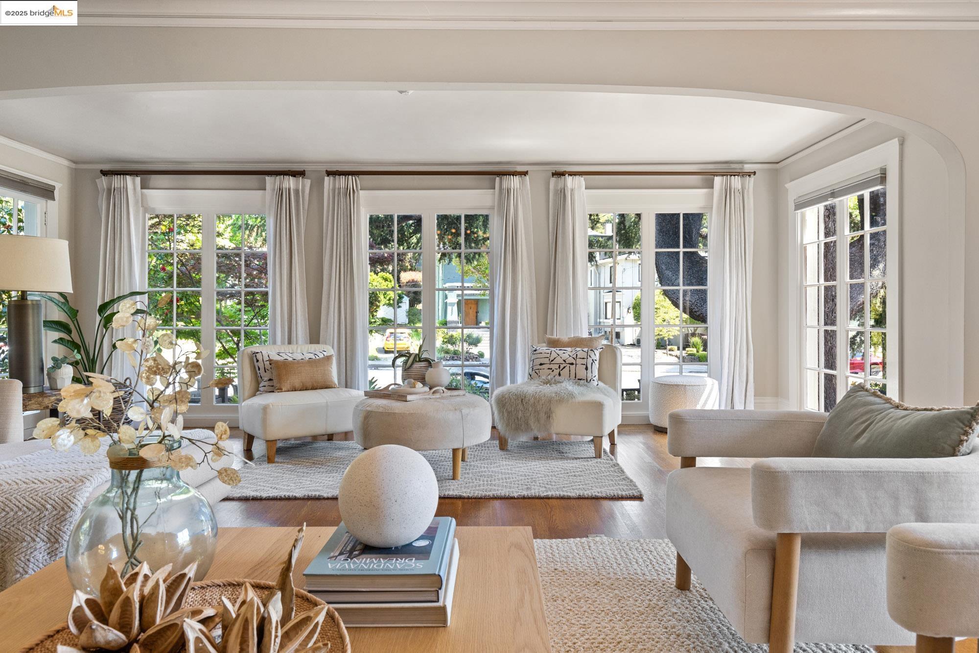 Detail Gallery Image 13 of 59 For 3801 Lakeshore Ave, Oakland,  CA 94610 - 4 Beds | 2/1 Baths