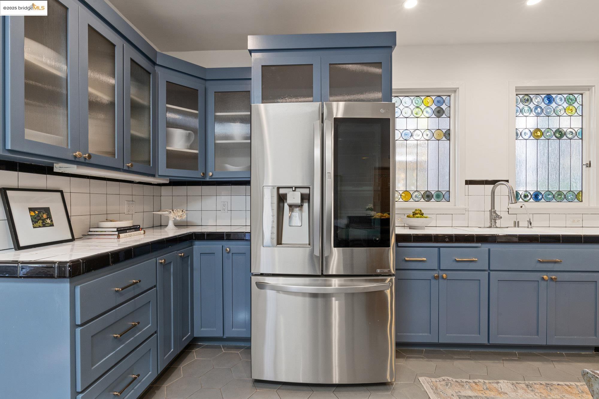 Detail Gallery Image 23 of 59 For 3801 Lakeshore Ave, Oakland,  CA 94610 - 4 Beds | 2/1 Baths