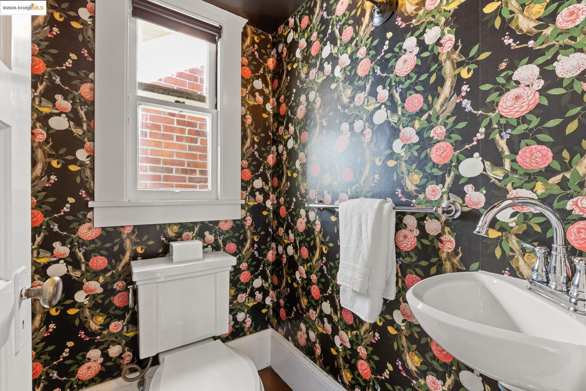 Detail Gallery Image 29 of 59 For 3801 Lakeshore Ave, Oakland,  CA 94610 - 4 Beds | 2/1 Baths
