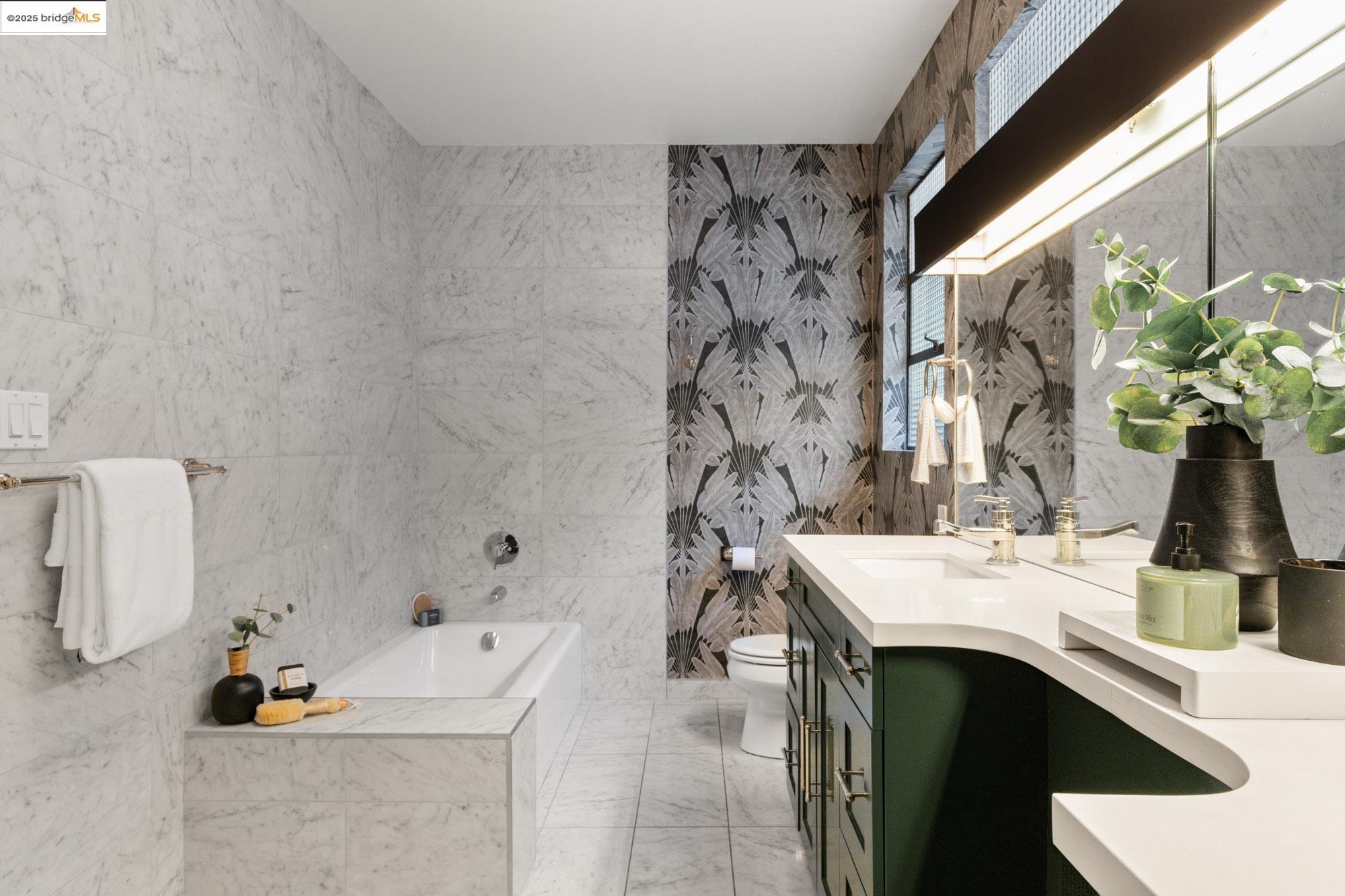 Detail Gallery Image 38 of 59 For 3801 Lakeshore Ave, Oakland,  CA 94610 - 4 Beds | 2/1 Baths