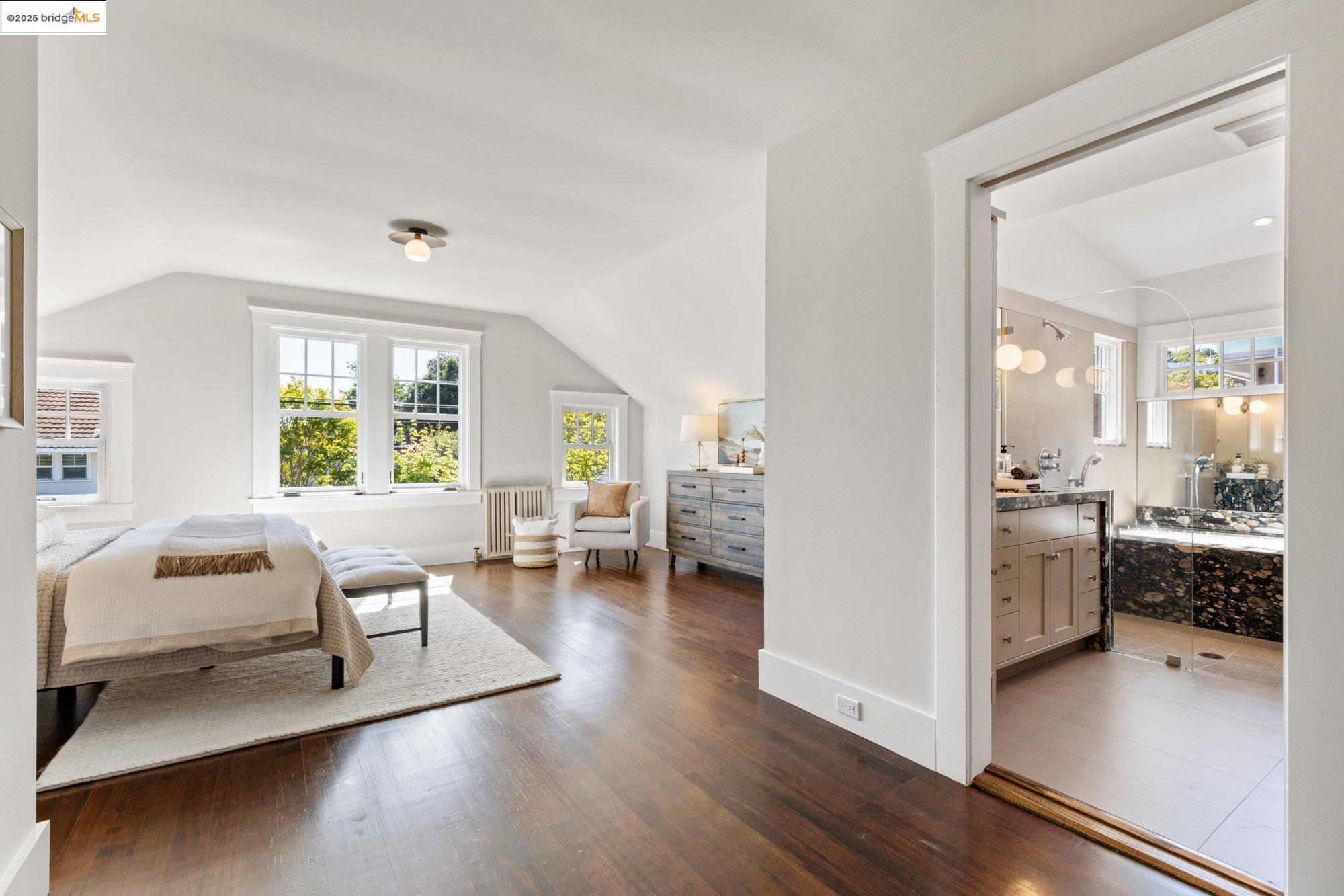 Detail Gallery Image 43 of 59 For 3801 Lakeshore Ave, Oakland,  CA 94610 - 4 Beds | 2/1 Baths