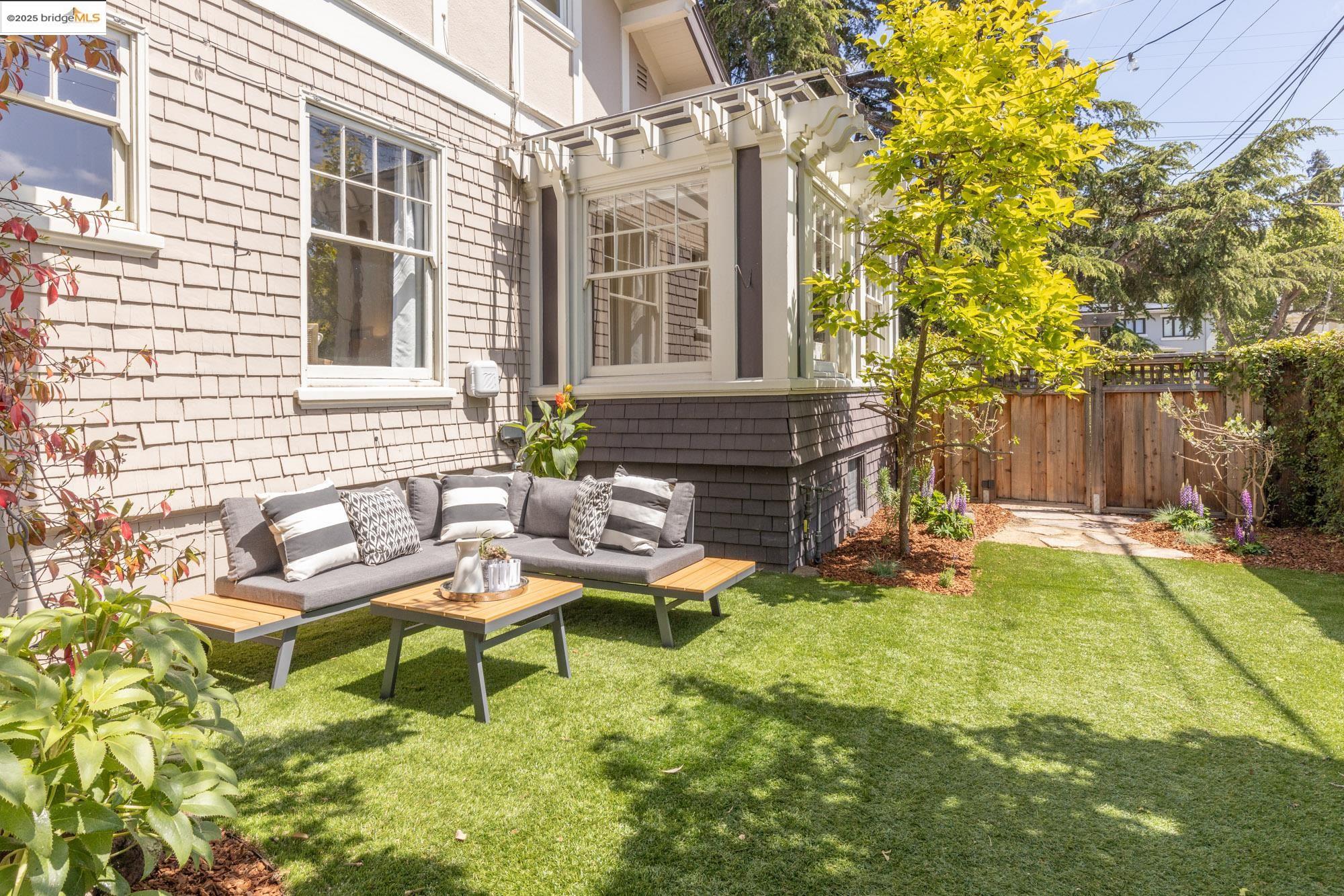 Detail Gallery Image 50 of 59 For 3801 Lakeshore Ave, Oakland,  CA 94610 - 4 Beds | 2/1 Baths