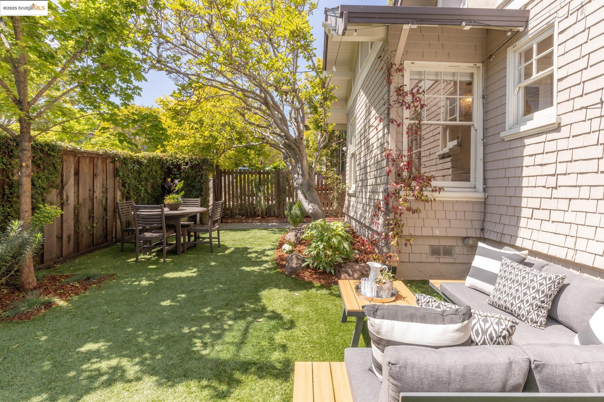 Detail Gallery Image 51 of 59 For 3801 Lakeshore Ave, Oakland,  CA 94610 - 4 Beds | 2/1 Baths