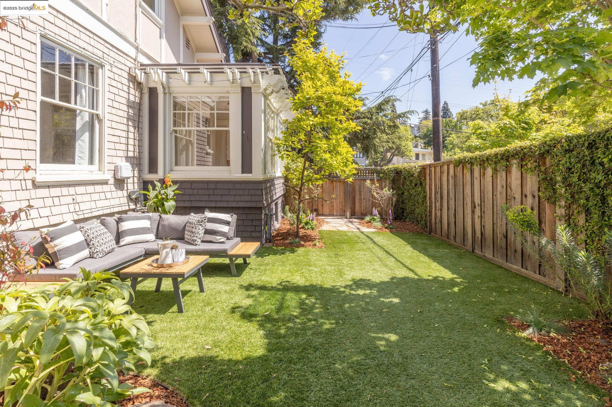 Detail Gallery Image 52 of 59 For 3801 Lakeshore Ave, Oakland,  CA 94610 - 4 Beds | 2/1 Baths