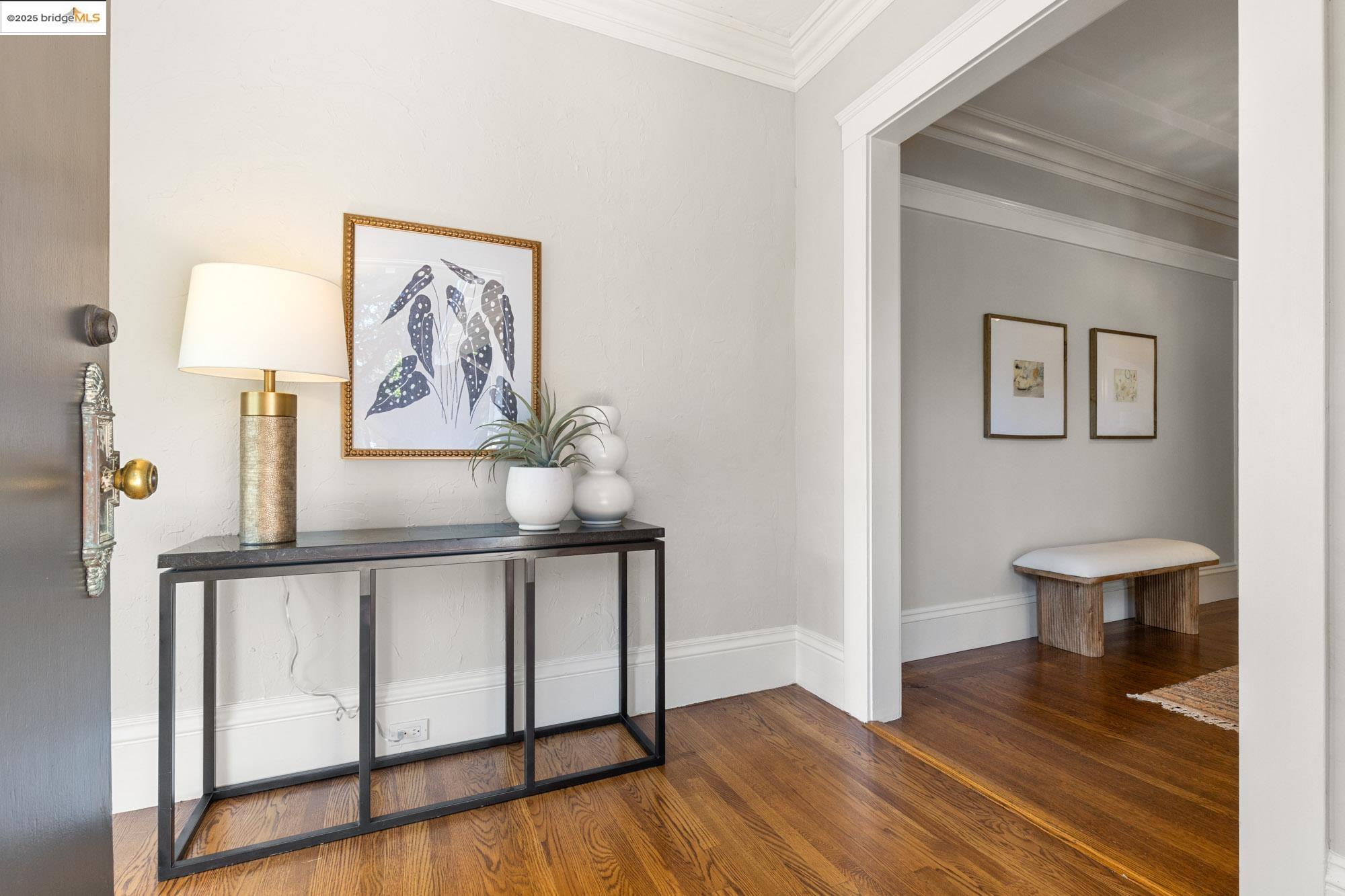 Detail Gallery Image 8 of 59 For 3801 Lakeshore Ave, Oakland,  CA 94610 - 4 Beds | 2/1 Baths